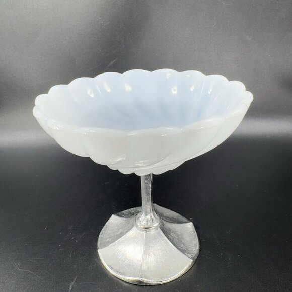 Vintage 1960s White Milk Glass Dish Bowl Compote Candy Dish With Metal Stand VTG - Picture 10 of 12